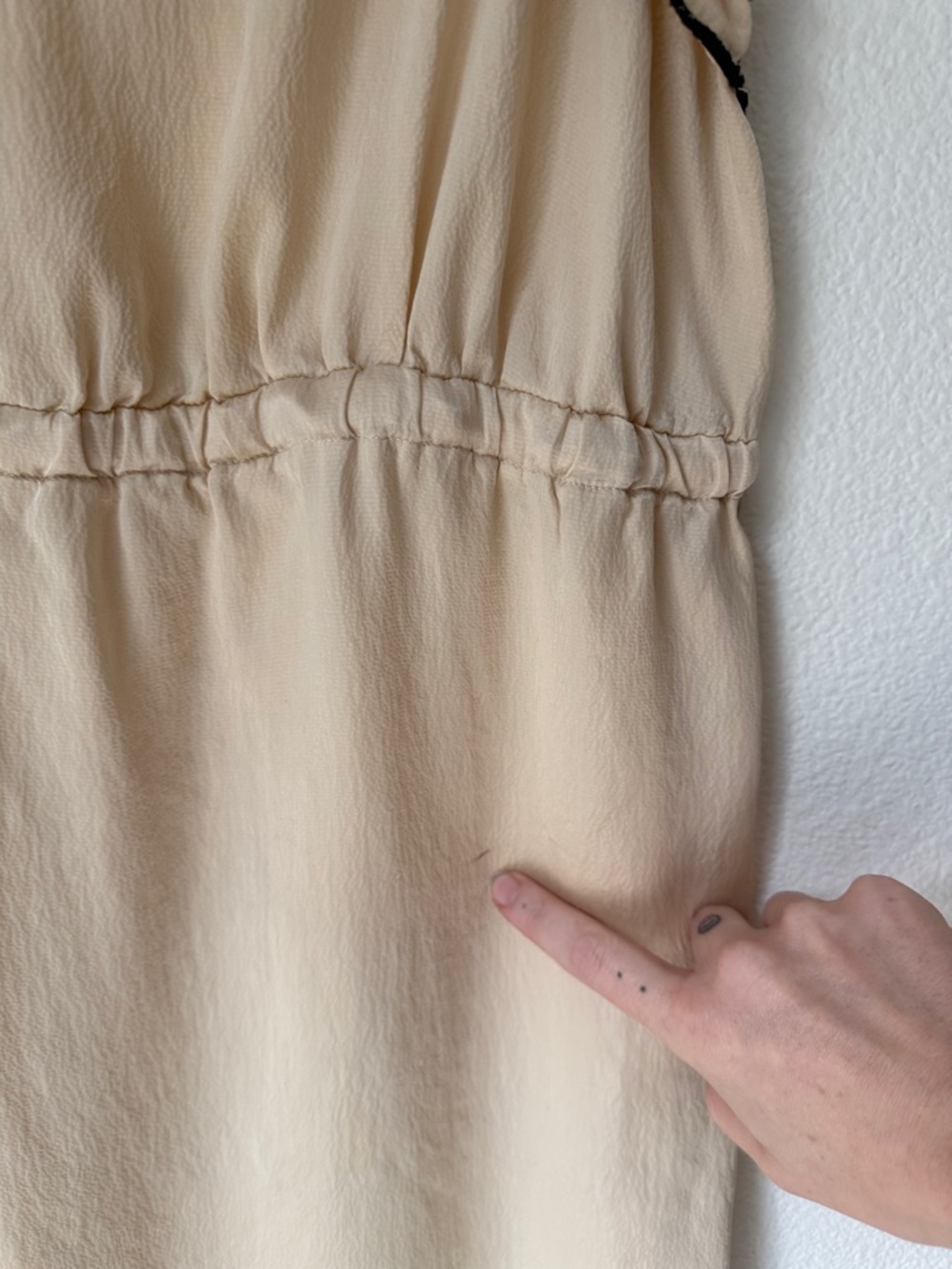 Vintage Anthropologie 100% Silk Cream Scalloped Trim Chemise - M - GUC - Picture 5 of 9